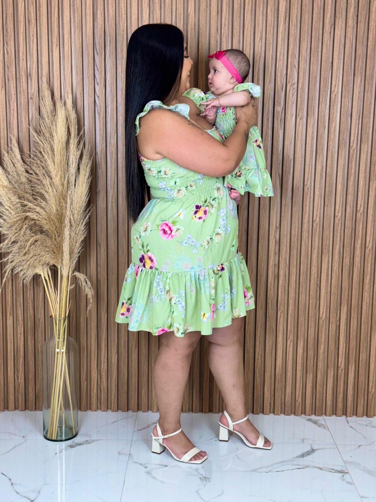 Vestido Mãe e Filha Curto / Verde com Rosas - Imagem 2