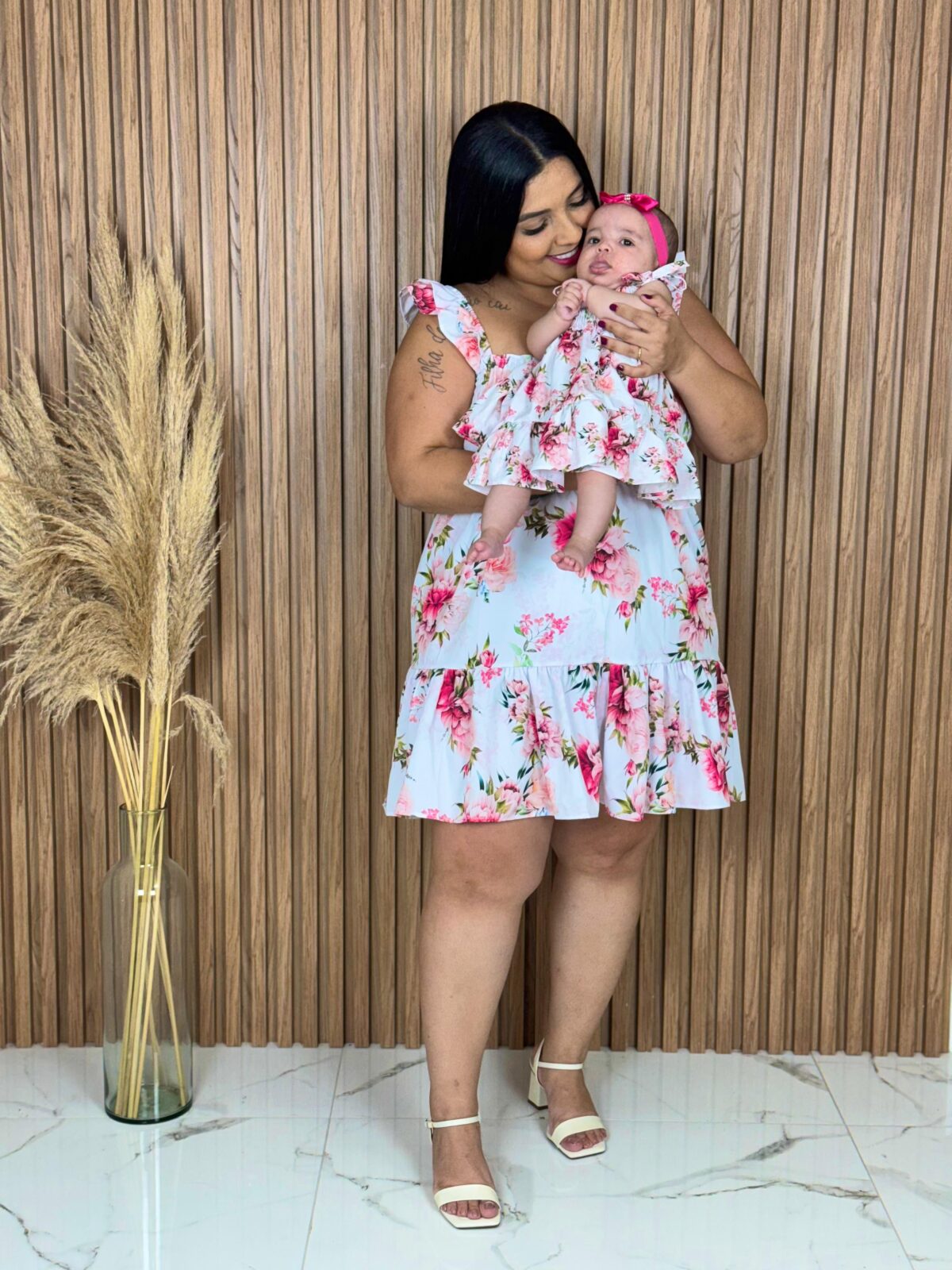 Vestido Filha Branco com Rosas - Imagem 2