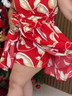 Macaquinho Short Saia Plus Size / Vermelho com Folhas - Imagem 3
